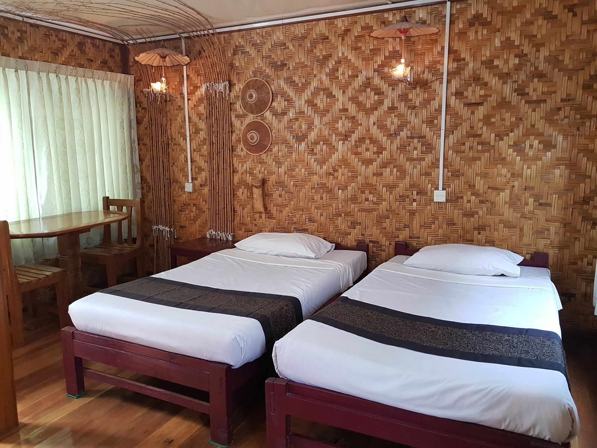 Mingalar Inn Inle Lake Exteriör bild